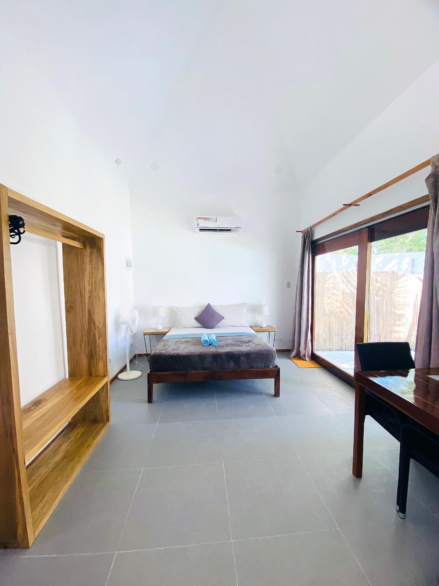 Island World Panglao Hotel Екстериор снимка