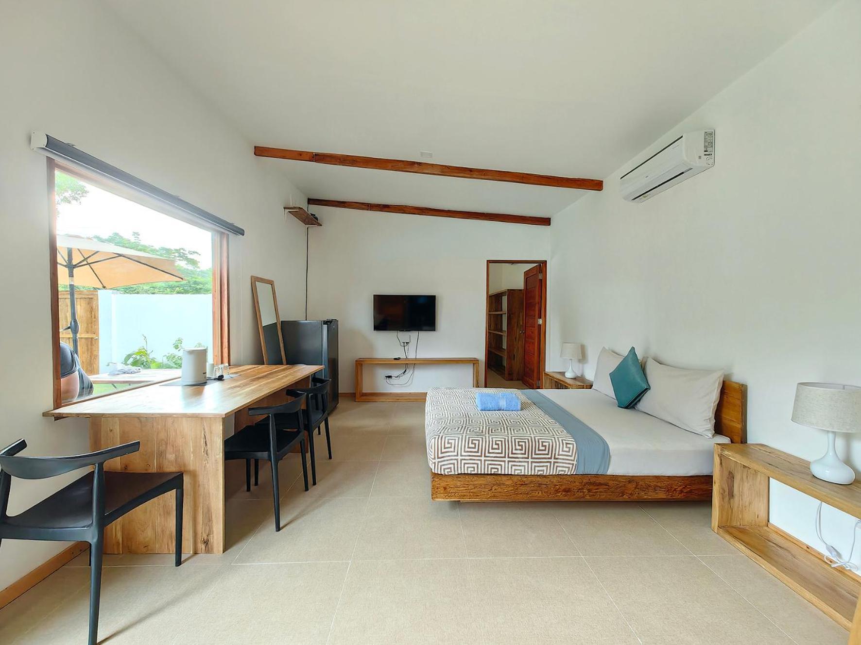 Island World Panglao Hotel Екстериор снимка
