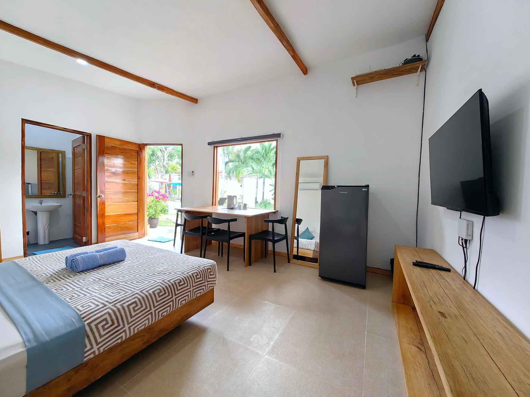 Island World Panglao Hotel Екстериор снимка