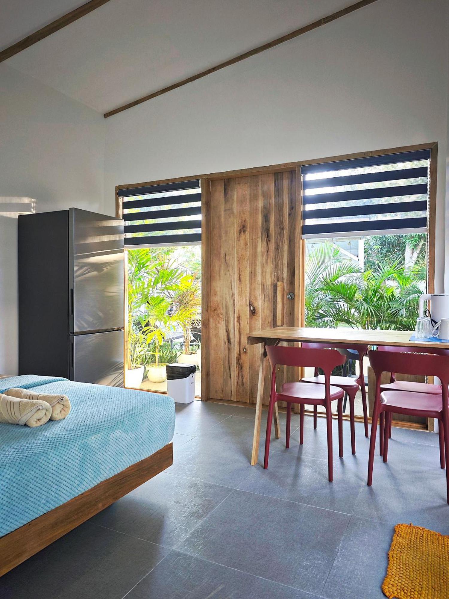Island World Panglao Hotel Екстериор снимка