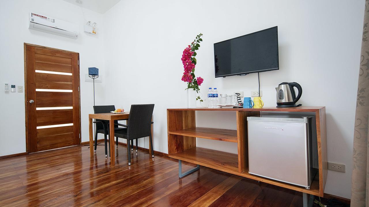 Island World Panglao Hotel Екстериор снимка